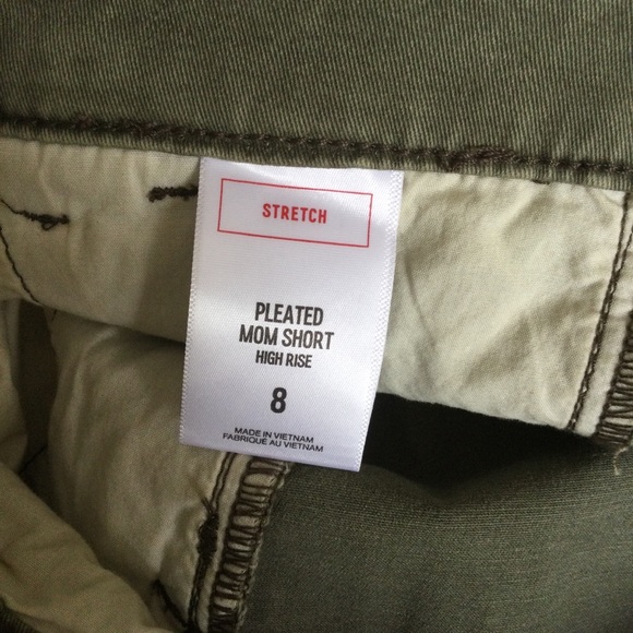 EXPRESS High Waisted Pleated Shorts Green Mom Size 8 - Picture 5 of 6